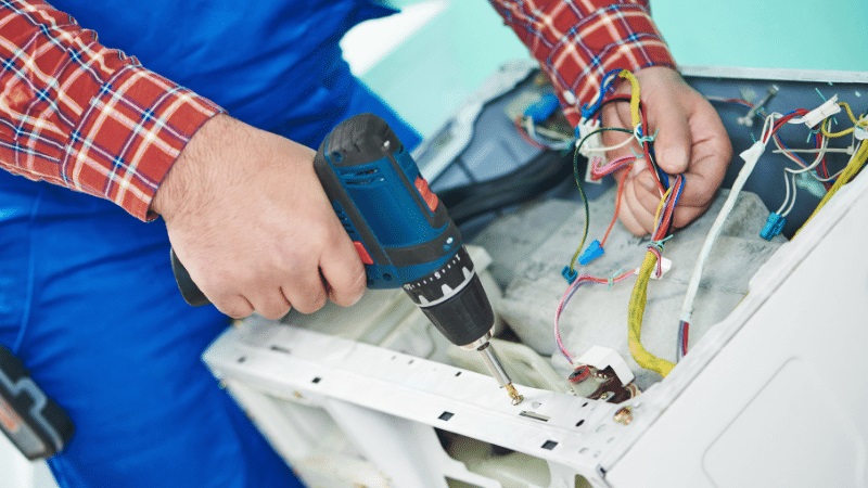 Menderes Termodinamik Termodinamik çamaşır makinesi kart tamiri – Su almama arızası orijinal parça ile giderildi. - Teknik servis örneği